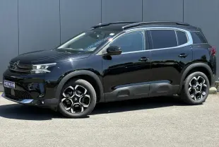 Citroën C5 Aircross Hybrid noir Perla vue de profil côté gauche avec jantes alliage 18'' bi-ton et barres de toit noires.