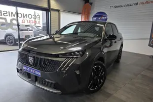 Peugeot 3008 gris titanium en 3/4 avant droit, avec calandre noire distinctive et jantes noires en concession.