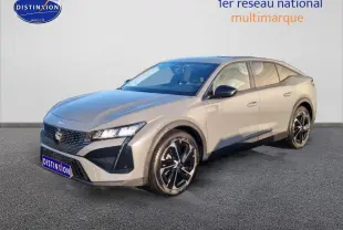 Vue 3/4 avant droite d'une Peugeot 408 Hybrid gris sellenium avec jantes alu noires et phares LED.