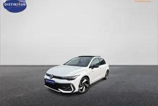 Volkswagen Golf 1.5 eHybrid blanche vue 3/4 avant droite avec jantes alliage noires et toit ouvrant panoramique.