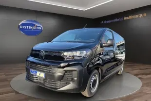 Citroën Jumpy noir en 3/4 avant droit, utilitaire avec calandre noire et jantes acier, présenté en showroom.