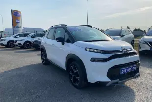 Citroën C3 Aircross blanc polar vue 3/4 avant droit avec toit noir et jantes alliage diamantées.