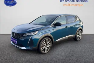 Peugeot 3008 hybride bleu en 3/4 avant droit, avec calandre noire et jantes alliage distinctives.