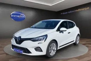 Renault Clio Business E-TECH 140 blanche vue 3/4 avant droit, avec phares LED et jantes alliage visibles.