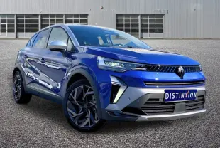 Renault Captur Esprit Alpine bleu en 3/4 avant droit, avec calandre noire et jantes noires stylisées.