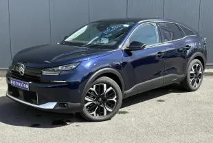 Citroën C4 Hybrid bleu Eclipse vue 3/4 avant droit avec jantes alliage et calandre noire brillante.
