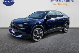 Citroën C4 Hybrid 145ch bleu eclipse métal en 3/4 avant droit, avec jantes distinctives et lignes modernes.