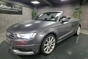Audi A3 Cabriolet gris foncé vue 3/4 avant droit, capote ouverte et jantes sport 10 branches 18 pouces