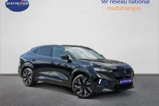 Renault Rafale 1.2 E-Tech full hybrid noir étoilé métallisé, vue 3/4 avant droit avec jantes alu distinctives.