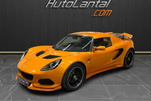 Lotus Elise 3 Cup 250 orange vue 3/4 avant droit, jantes noires satinées et aileron arrière avec drapeau britannique.