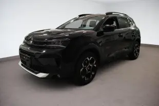 Citroën C5 Aircross noir Perla en 3/4 avant droit, avec jantes alliage bi-ton et barres de toit noires.