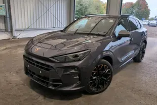 CUPRA TERRAMAR 2024 en Dark Void, vue 3/4 avant droit avec jantes cuivrées et toit ouvrant panoramique.