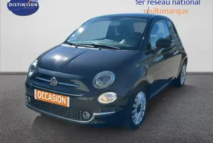 Vue 3/4 avant droite d'une Fiat 500 noire Série 4 avec jantes alliage et phares ronds caractéristiques.