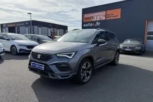 SEAT Ateca gris graphite en 3/4 avant droit, jantes alu 19 pouces et calandre noire distinctive FR