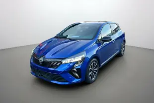 Renault Clio V TCE 90 Techno Plus bleu iron vue 3/4 avant avec feux LED et jantes alu noires.