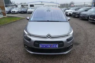 Vue avant d'une Citroën C4 Picasso gris foncé avec calandre noire et feux LED distinctifs.