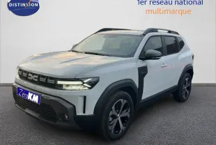 Dacia Duster Hybrid 140 Journey blanc Glacier en 3/4 avant droit avec jantes alliage 18'' et barres de toit.