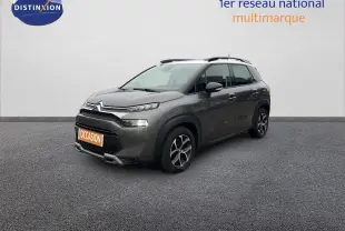 Vue 3/4 avant d'un Citroën C3 Aircross gris platinium métallisé avec toit blanc et jantes bi-ton.