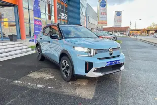 Citroën C3 Aircross hybride bleu Monte Carlo vue 3/4 avant avec toit noir et jantes alliage 17 pouces.