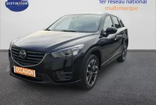 Vue 3/4 avant d'un Mazda CX-5 noir 2017 avec jantes alliage et calandre distinctive sur fond neutre.