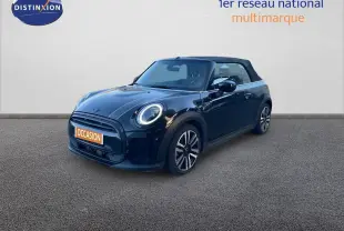 MINI Cabriolet noir Midnight Metal vue 3/4 avant droit avec capote fermée sur fond neutre.