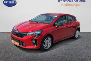 Renault Clio V rouge flamme vue 3/4 avant droit, avec phares LED et jantes alliage cinq branches.