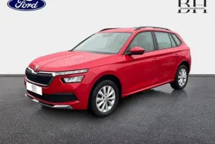 SUV Škoda Kamiq rouge Velvet métallisé vu en 3/4 avant droit avec calandre chromée et jantes alu.