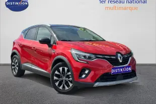 Renault Captur Rouge Flamme nacré en 3/4 avant droit, avec jantes alu et toit noir contrasté.