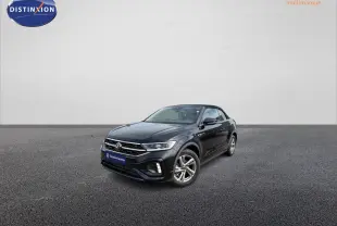 Volkswagen T-Roc Cabriolet noir vue 3/4 avant droit avec jantes alliage et toit fermé sur fond neutre.
