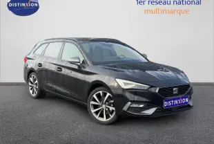 SEAT LEON ST 2025 noir métallisé, vue 3/4 avant droit, avec jantes alliage et calandre distinctive FR.