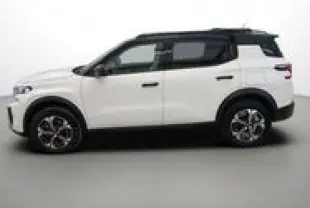 Profil droit du Citroën C3 Aircross blanc banquise avec toit noir, roues alliage et lignes compactes modernes.