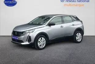 Peugeot 3008 gris en vue 3/4 avant droit, avec calandre à damiers chromés et jantes alliage 17 pouces.