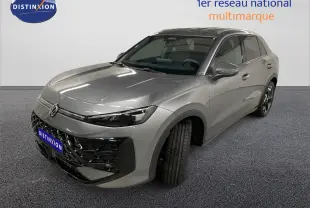 Volkswagen T-Roc gris loup en 3/4 avant droit, avec jantes 18'' Coventry et vitres arrière surteintées.