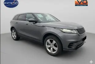 Range Rover Velar D180 BVA S gris foncé vu en 3/4 avant droit avec phares LED allumés et jantes 19 pouces.