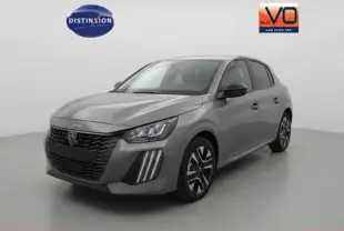 Peugeot 208 Hybrid gris en 3/4 avant droit, avec calandre noire et jantes alliage 16 pouces visibles.