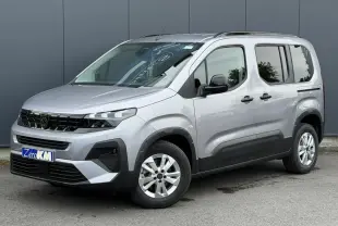Peugeot Rifter gris acier en 3/4 avant droit, avec portes latérales coulissantes et jantes alu 16 pouces.