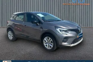 Renault Captur TCe 90 Business gris vu en 3/4 avant droit, avec jantes argentées et calandre noire brillante.