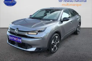 Citroën C4 électrique gris foncé vue 3/4 avant droit avec phares LED et jantes distinctives.