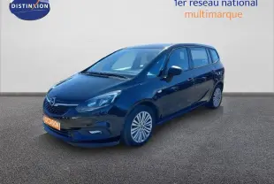 Opel Zafira noir métal en 3/4 avant droit, mettant en valeur ses jantes alliage et ses phares LED.