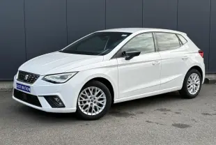 SEAT Ibiza TSI 115 Xcellence blanc vue 3/4 avant droit avec jantes alliage et phares LED triangulaires