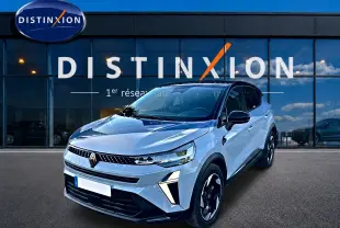 Vue 3/4 avant droite du Renault Captur 2026 gris rafale avec toit noir et jantes noires distinctives.