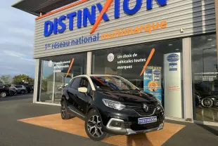 Renault Captur TCE 120 Energy Intens noir étoile et toit ivoire en 3/4 avant, roues biton et calandre chromée.