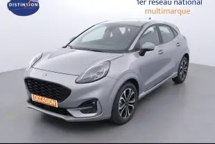 Ford Puma gris Solar Metal vue 3/4 avant droit avec calandre noire et jantes alliage bicolores.