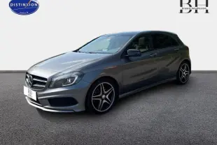 Vue 3/4 avant droite d'une Mercedes Classe A 220 CDI Business Executive gris montagne avec jantes alliage bicolores.