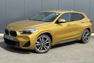 BMW X2 xDrive 25e or Galvanic vue 3/4 avant droit avec jantes alliage bicolores et hayon électrique