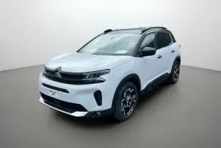 Citroën C5 Aircross blanc okénite en 3/4 avant droit avec toit noir et jantes alu 18 pouces distinctives.