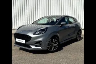 Ford Puma gris Solar métallisé vue 3/4 avant droit avec jantes alliage et calandre noire sportive