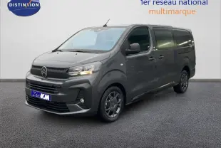 Vue 3/4 avant droit d'un Citroën Jumpy cabine approfondie gris titane métal avec calandre noire et jantes foncées.