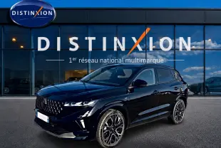 Renault Austral 1.2 e-tech hybride noir en 3/4 avant droit, avec jantes alliage et calandre distinctive.