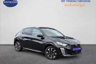 Peugeot 208 noir Perla Nera vue 3/4 avant droit, jantes alu et feux LED distinctifs visibles.